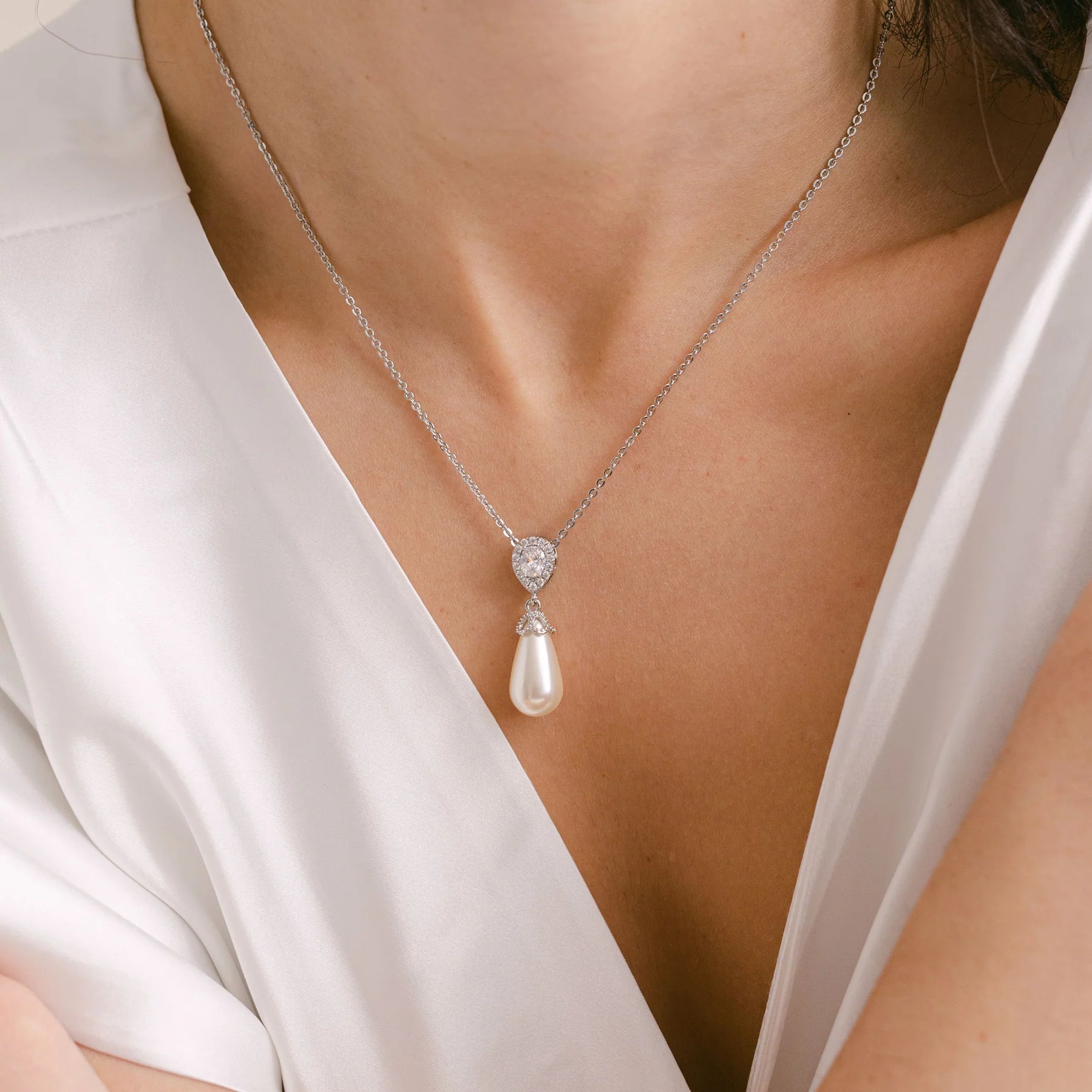 Teardrop Pearl Bridal Necklace