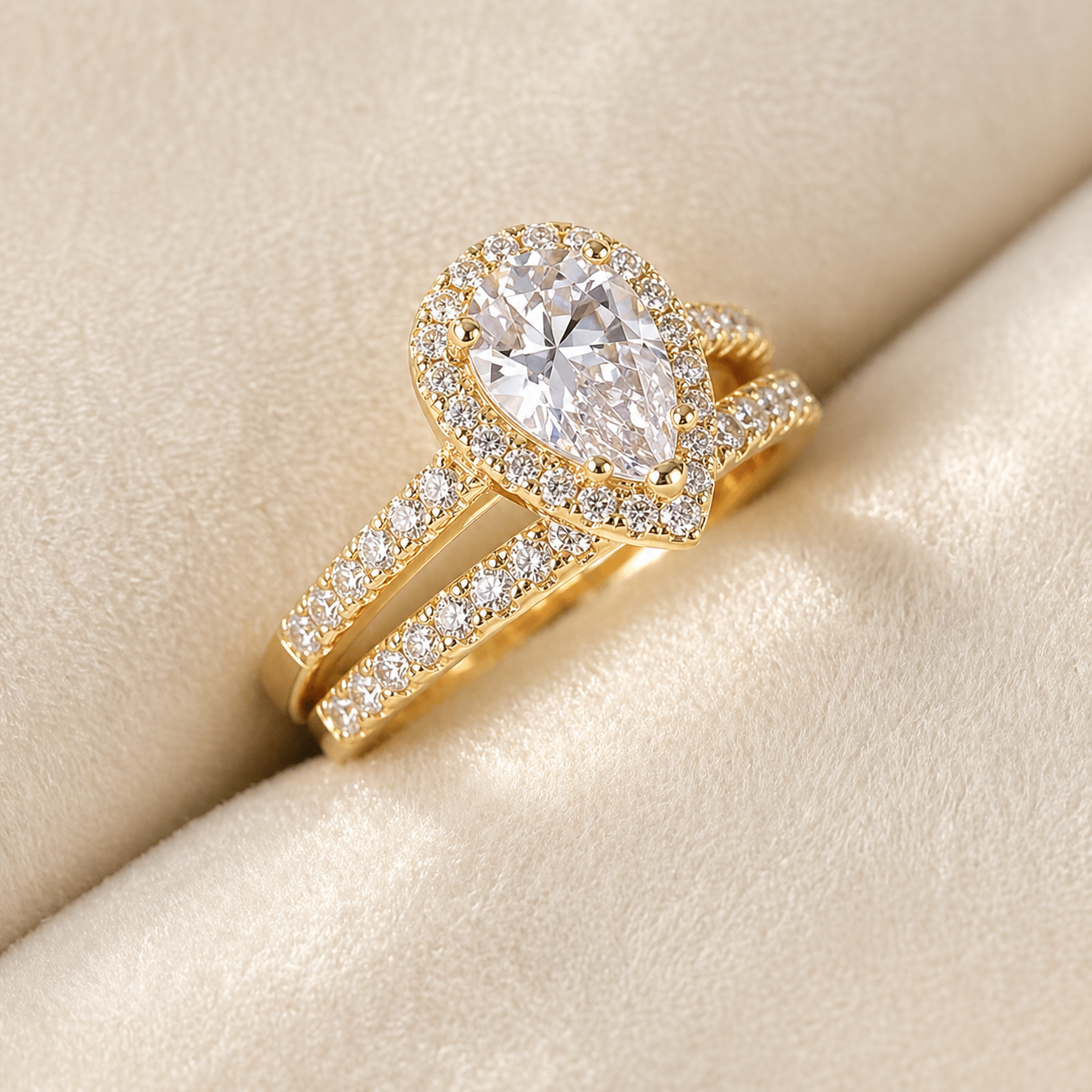 Pear Cut Halo Moissanite Ring Set
