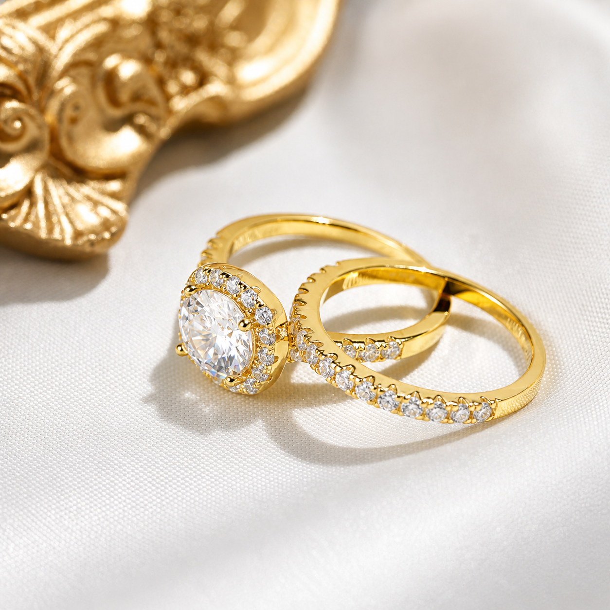 Round Cut Halo Moissanite Ring Set