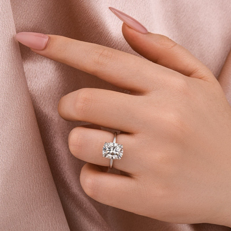 4-Prong Oval Cut Solitaire Moissanite Ring