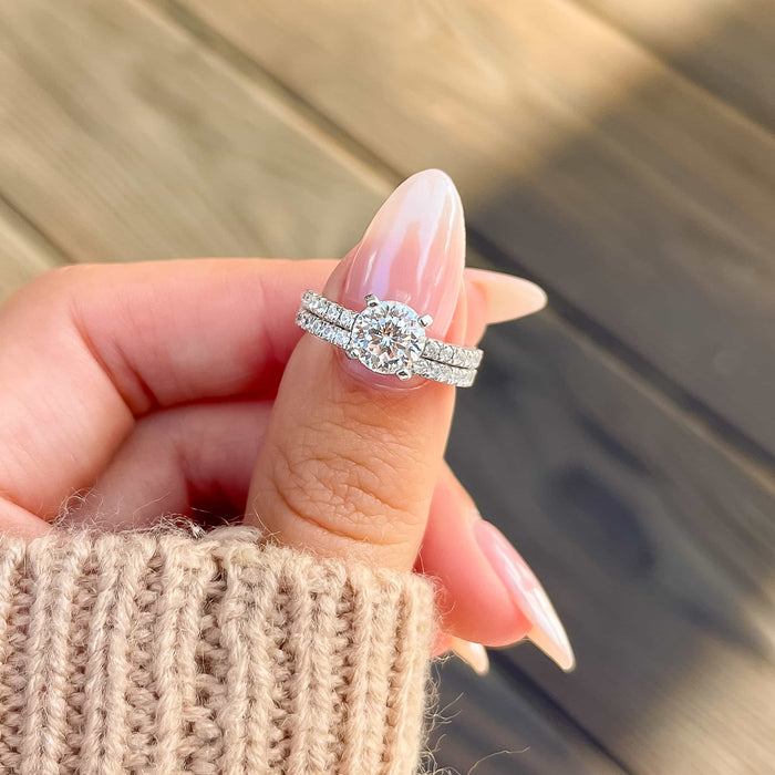 Round Cut Engagement Ring Set